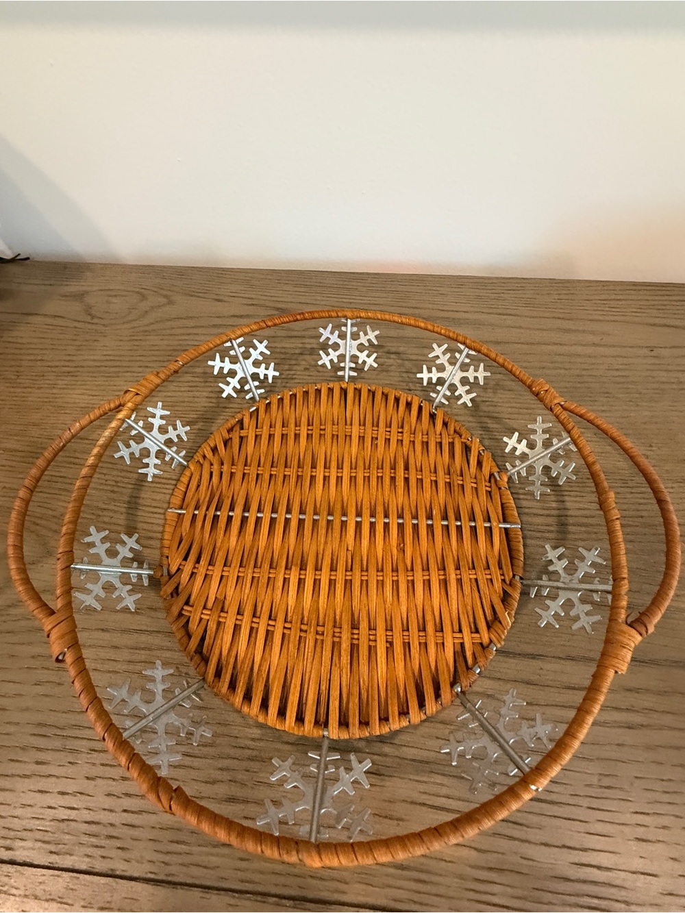 Pyrex Holiday Pie Casserole Appetizer Dish And Holder With Metal Snowflakes 9in